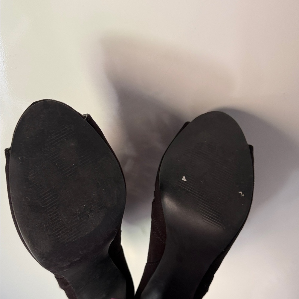 Guess Women's Black Cutout Heels - Picture 5 of 11